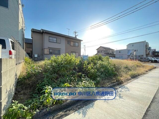 ・名古屋市立春田小学校まで徒歩2分(約110m)
・名古屋市立富田中学校まで徒歩7分(約550m)
・フィール富田店まで徒歩7分(約520m)
・V・drug中川富田店まで徒歩7分(約520m)