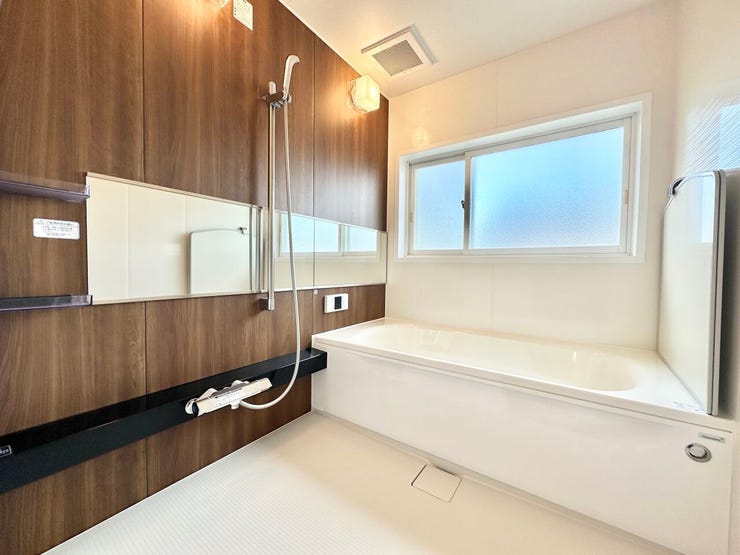 一日の疲れを癒す浴室は広々1坪以上♪