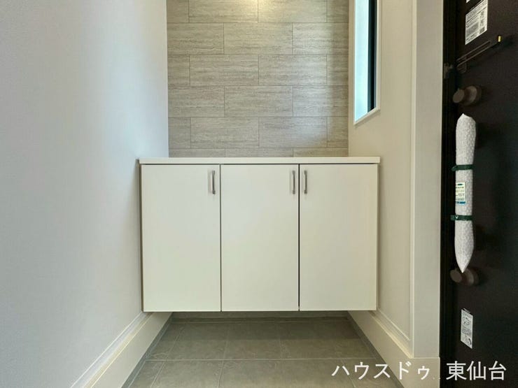 靴も小物もすっきり収まる、収納力のある玄関スペース