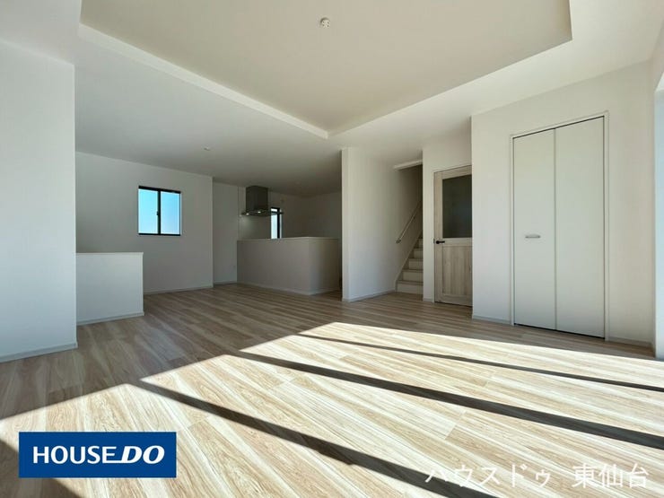 リビングダイニングキッチンは広々19.9帖折り上げ天井で空間をさらに広く!