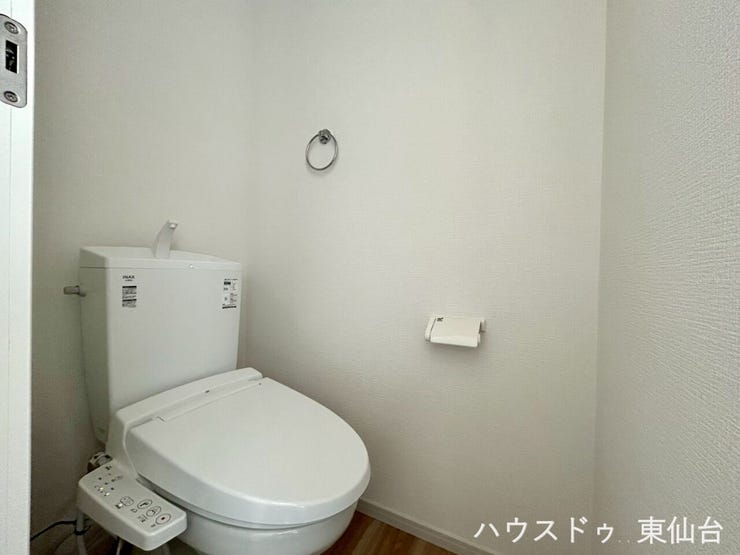 トイレはシンプルなデザインでお掃除もしやすそうです♪