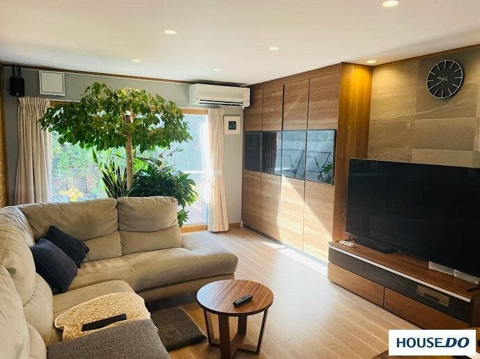 【リビング】
機能美を追求した、大人のリビング。Panasonic『キュビオス』×『エコカラット』施工済