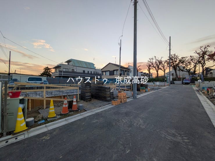 爽やかな青空の下に贅沢なほどに降り注ぐ陽光、豊かな居住性と、クオリティ。住まうことの喜びを感じさせてくれます。