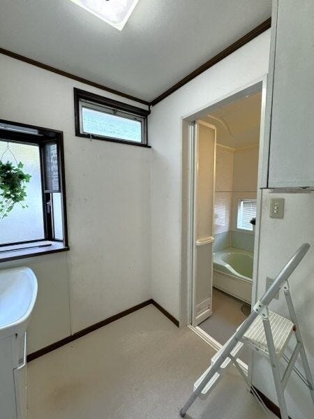 小窓があるので換気も十分にできますね!