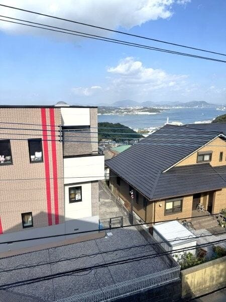 高台ですので、二階の窓から関門海峡が見えます!