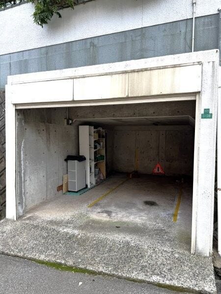 堀車庫 (高さ 約1.9m)