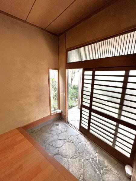 広々とした玄関です。スムーズな出入りができます♪