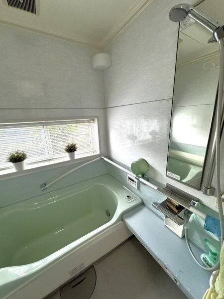 小窓があり、換気も十分にできてカビ発生の防止になりますね♪