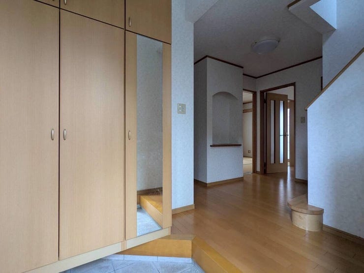 大容量のシューズボックス完備!姿見付きで毎日のお出かけ準備も完璧!