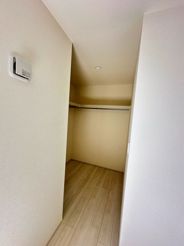 ウォーキングクローゼットつき!大容量の収納スペース。