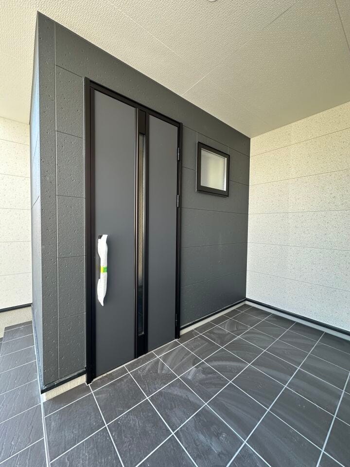 オシャレなエントランスでお客様をお迎えできます。