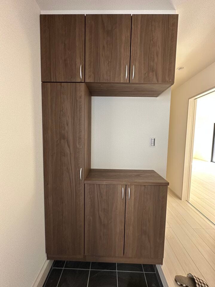 玄関回りをたっぷり収納できる収納スペース。