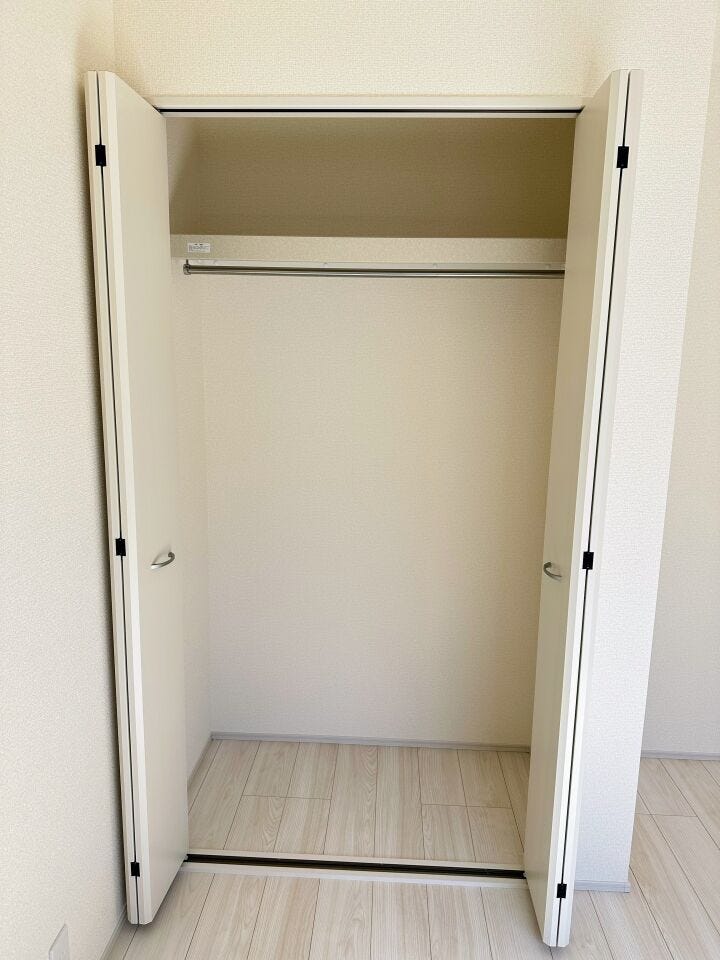 すべての洋室には、たっぷり収納できるクローゼットが設置してあります。