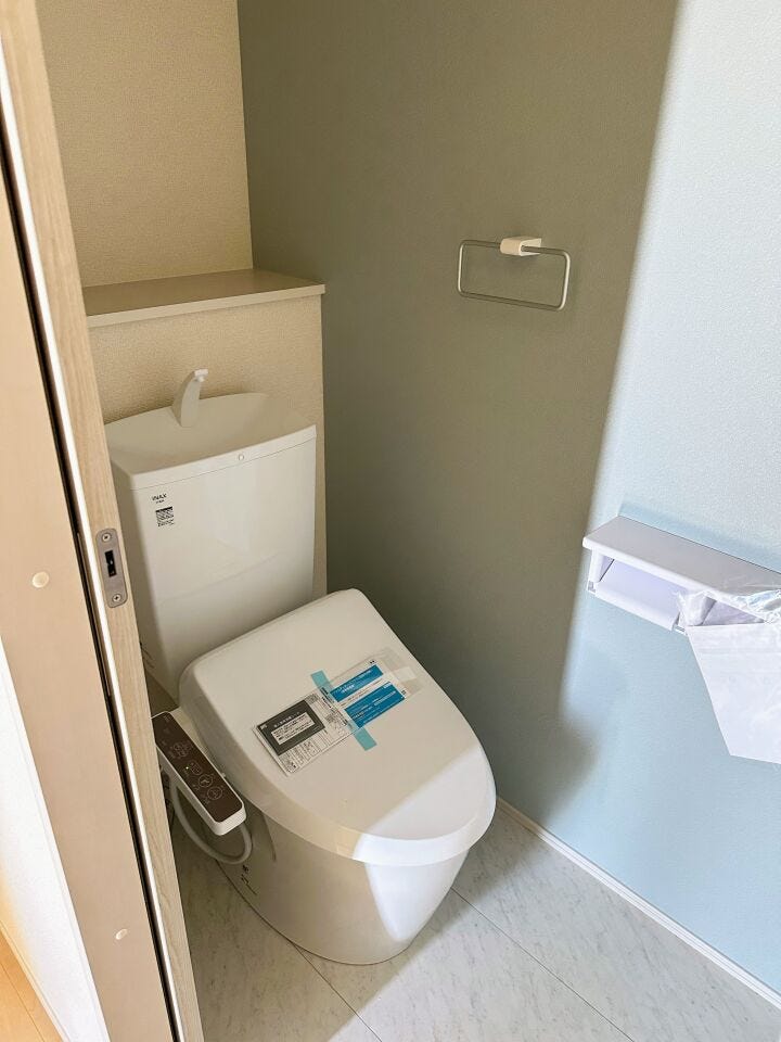 節水省エネ仕様の暖房便座付きシャワートイレ。