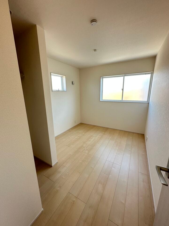 窓は遮熱断熱の複層ガラスを使用。断熱性能に優れ、夏の暑さや冬の寒さをやわらげます。