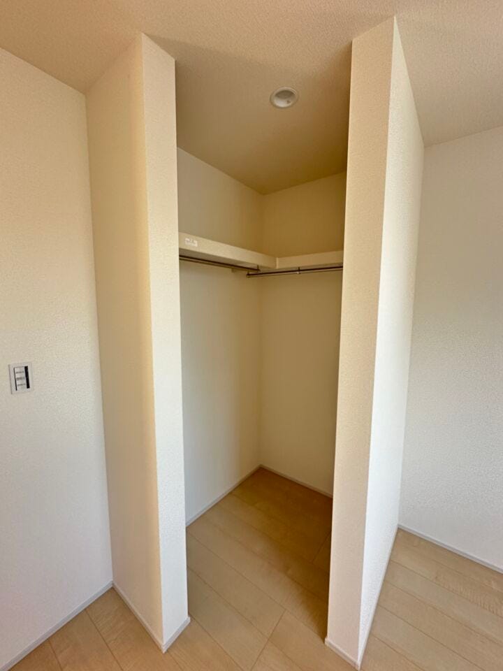 ウォーキングクローゼットつき!大容量の収納スペース。