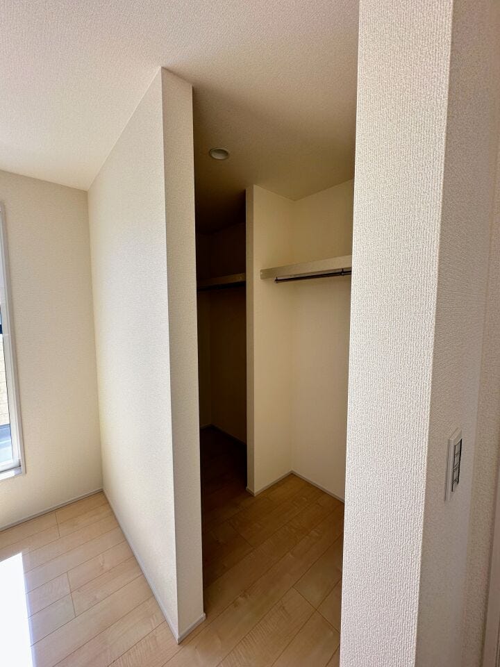 ウォーキングクローゼットつき!大容量の収納スペース。