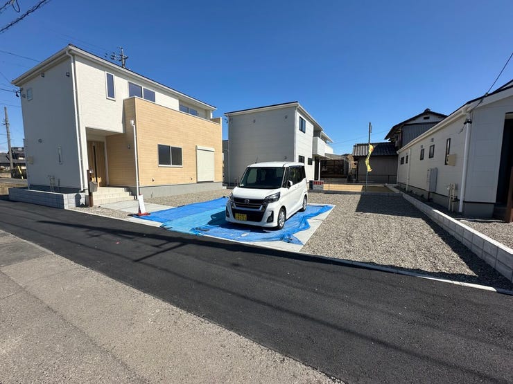 並列駐車2台が可能です。