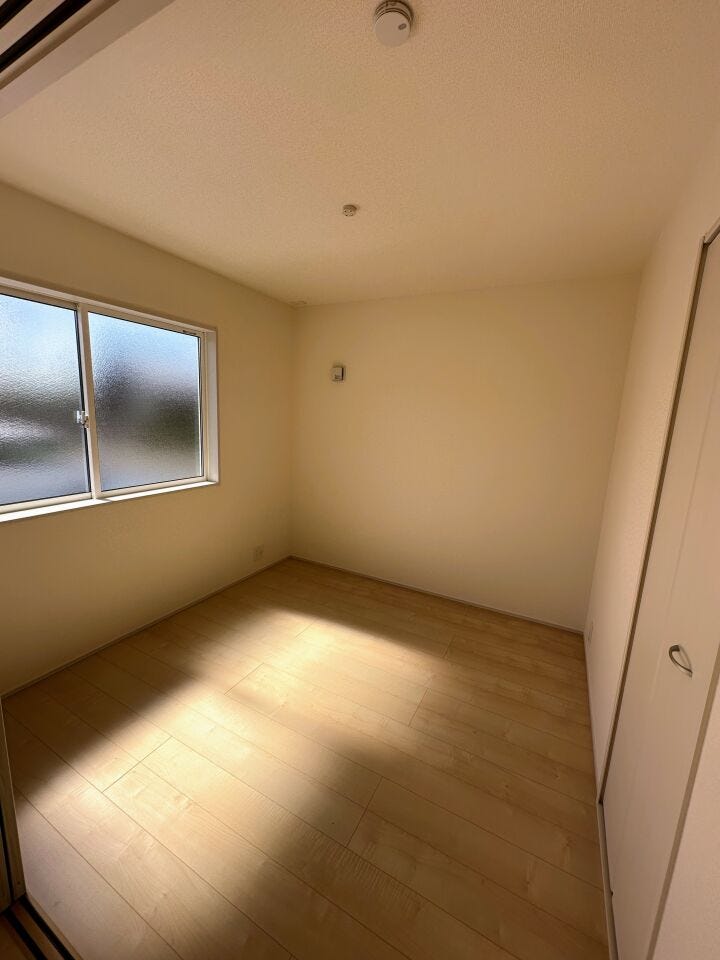 窓は遮熱断熱の複層ガラスを使用。断熱性能に優れ、夏の暑さや冬の寒さをやわらげます。