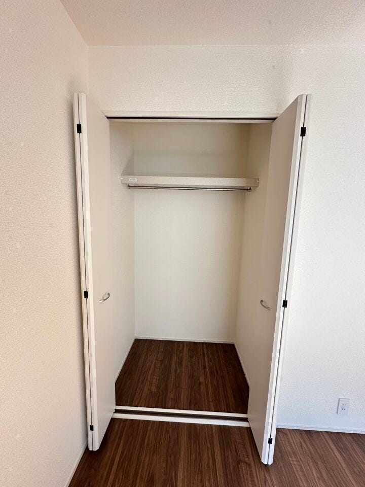 すべての洋室には、たっぷり収納できるクローゼットが設置してあります。