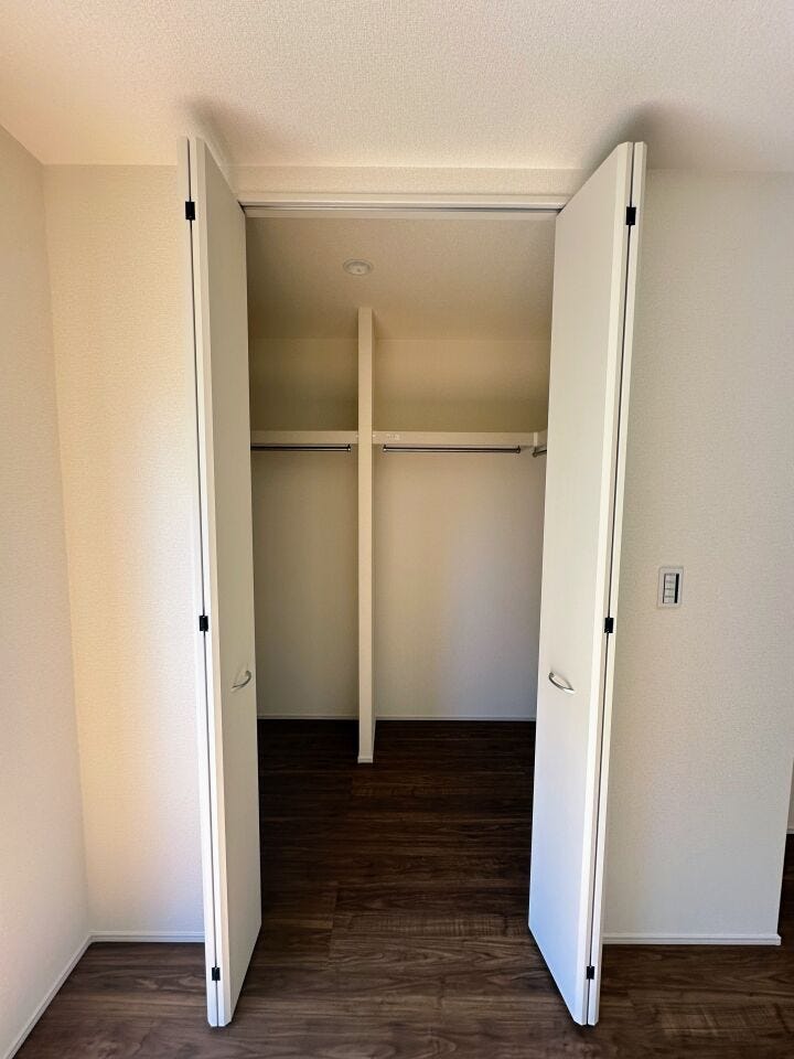 ウォーキングクローゼットつき!大容量の収納スペース。