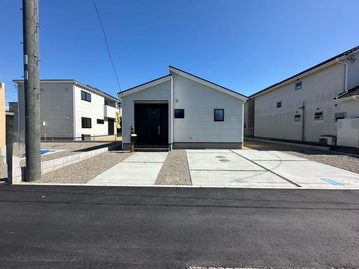 並列駐車2台が可能です。