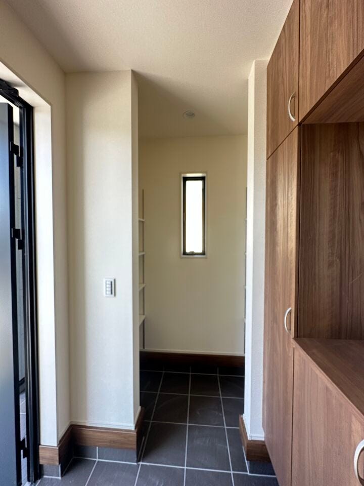 玄関回りをたっぷり収納できる収納スペース。