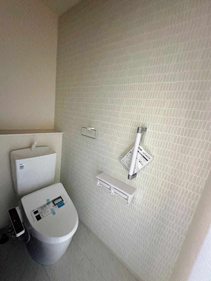 節水省エネ仕様の暖房便座付きシャワートイレ。