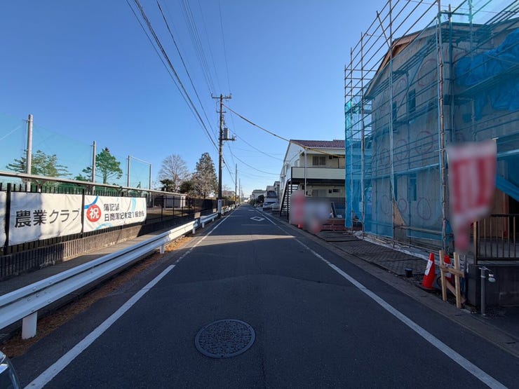 周辺は小さめの公園から比較的大きな公園が点在しており、幅広い年齢の方々の憩いの場となっています!