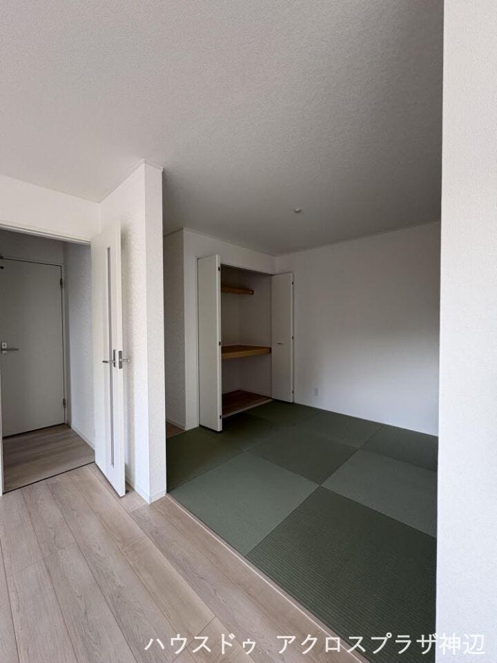 【タタミコーナー5帖】リビング横にはタタミコーナーがあり、小さなお子さんのお昼寝スペースやおもちゃスペースにもピッタリ(2号棟)