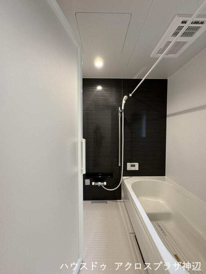 【浴室】浴室にも物干しポール・乾燥暖房換気扇がついているので便利です