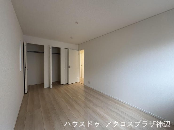 【洋室7.5帖】広々とした収納を設置した洋室です♪