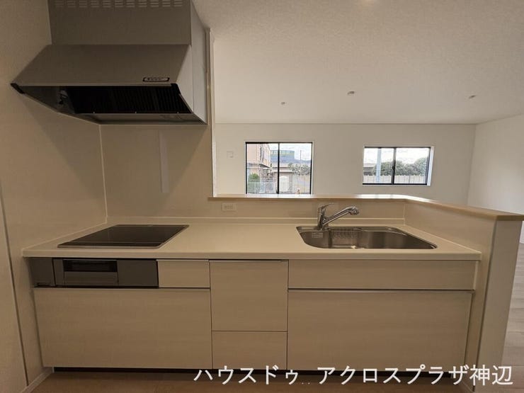 【キッチン】料理をしながら家族と会話を楽しめる対面キッチン(2号棟)