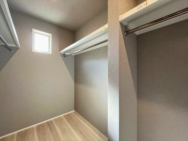 2階8帖洋室ウォークインクローゼットは奥に窓があるのも嬉しいポイントです。
(2026年1月20日 撮影)