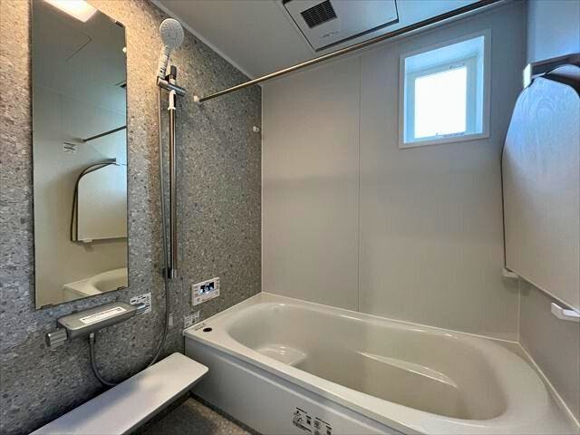 節水効果と安全性を兼ね備えたベンチ浴槽で子供からご年配のご家族まで安心してご入浴出来ますね
(2026年1月20日 撮影)