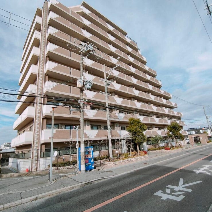 東岸和田駅に近くて便利。駅事態がキレイに改装され、電車の運行本数も結構多く、大阪市内・和歌山方面へも便利な環境です。