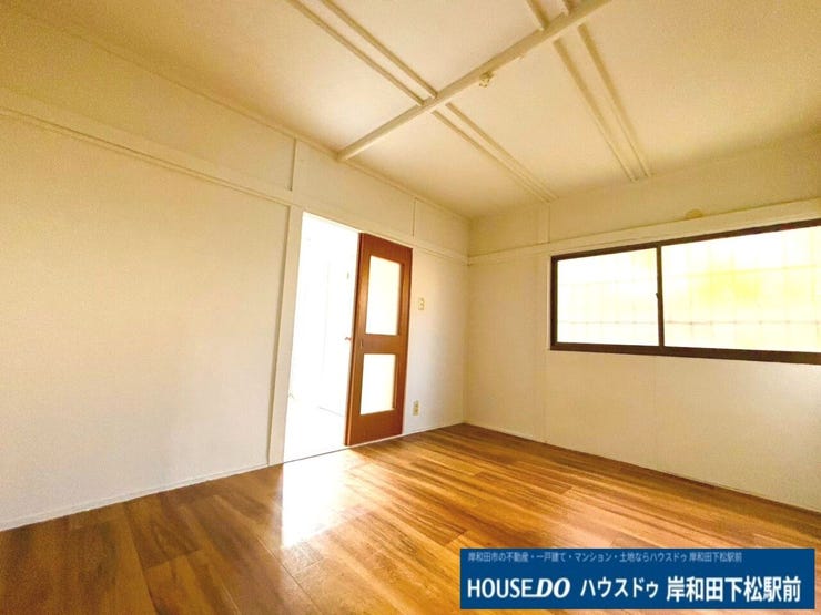 ご家族に憩いの空間をもたらしてくれる、広々とした開放感のあるリビングです。