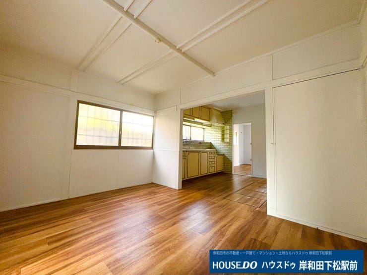 ご家族一人ひとりがご自分の場所で寛げるような広さを確保した空間です。ずっと居続けたくなるような明るさに包まれたリビングで、自然とご家族が揃う時間も増えるでしょう。