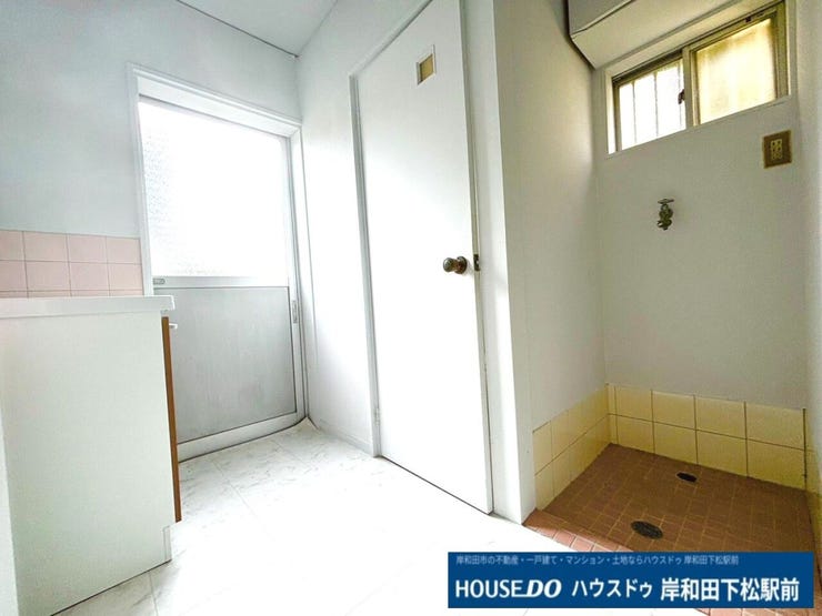 ゆったりとした広さの洗面所。浴室とお手洗いは、洗面脱衣室付近に纏めました。