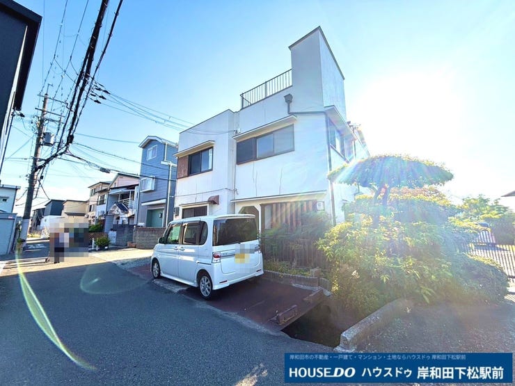 【外観】
車の通りも少なく見通し良好な前面道路です。