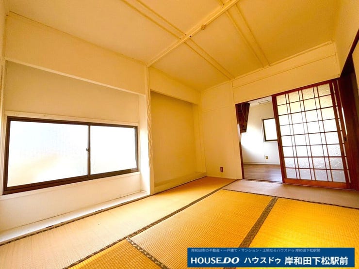 来客時、お子様のお昼寝タイムに、ママの家事スペースなどに重宝する和室はゆっくりとお過ごしいただけるよう、落ち着いた雰囲気に整えました。