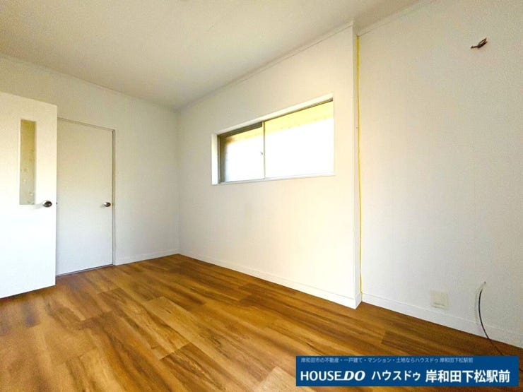 小さなお子様のいらっしゃるご家庭など、家族お揃いでお休みいただくこともできる、ゆったりとした広さの洋室です