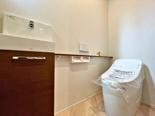 1階トイレは掃除の楽なタンクレスタイプ
(2026年2月17日 撮影)