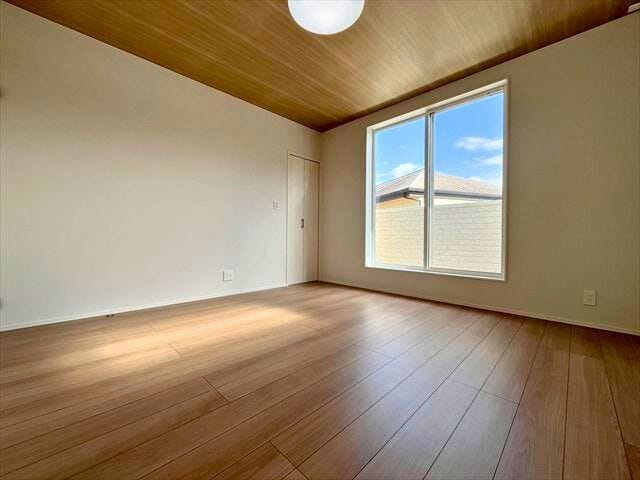 居室で一番広い2階8帖洋室からはバルコニーへ出られます。主寝室にいかがですか
(2026年2月17日 撮影)