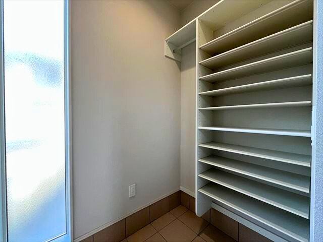 シューズインクロークにはベビーカーなど土がついて部屋内に入れるのはちょっと、というものを収納するのにも便利です
(2026年2月17日 撮影)