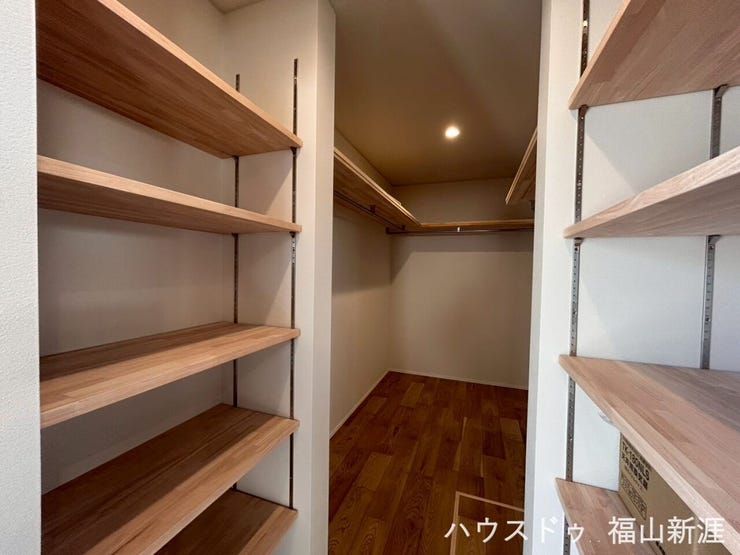 大容量収納できるファミリークローゼット!
日用品や衣類などたくさん収納できます◎
お部屋もスッキリできます◎
