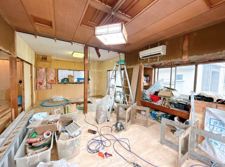 【リフォーム中】キッチンスペースです。和室とつなげてリビングに変更します。