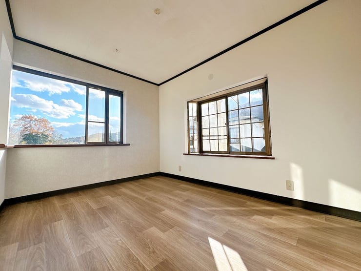 スーパーやコンビニ、幼保・小学校など生活利便施設が充実した立地です。