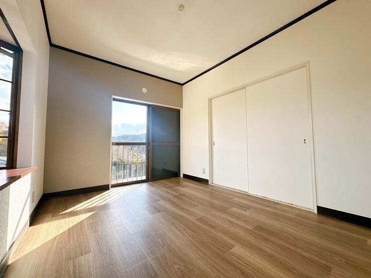 周辺に高い建物がなく日当たり良好な立地です。