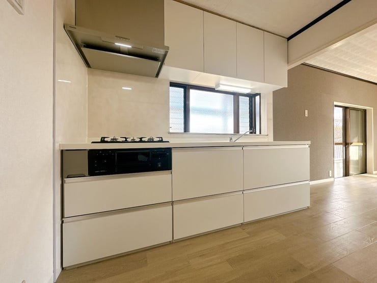 あたたかな陽が差し込む日当り良好の立地です。